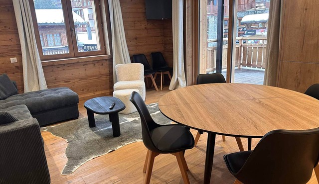 Renovated apartment, private parking, sleeps 6, Pralognan-la-Vanoise