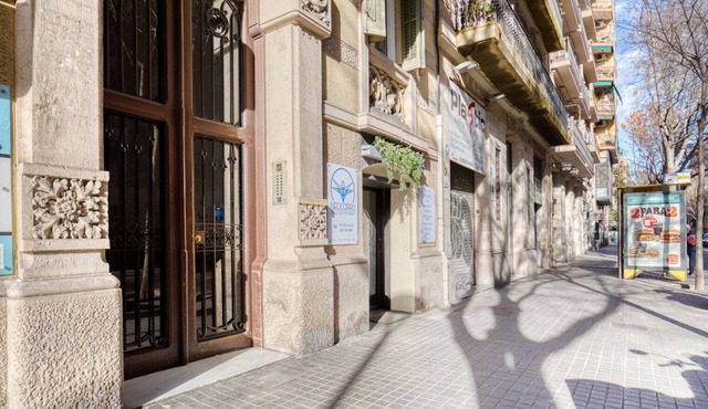 Renovated Sant Antoni 3BR w/Balcony, by Blueground