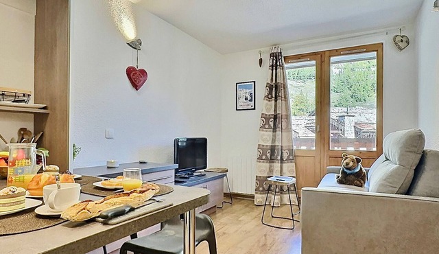 Renovated studio in Val d'Isère, 4 people, near center and slopes, with balcony and WIFI