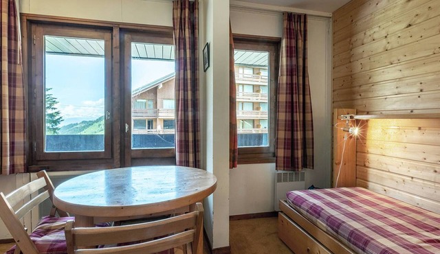Renovated studio with balcony in Méribel, ideal for skiing