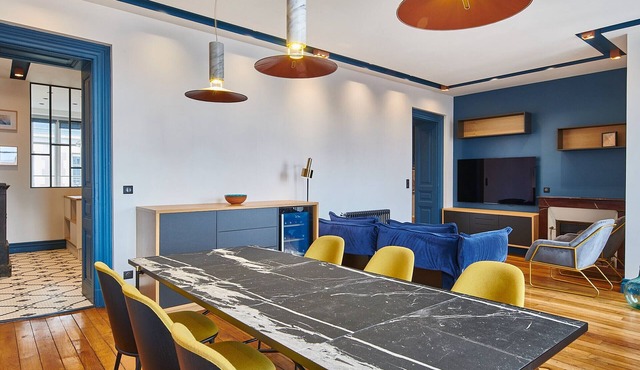 Renovated T4 apartment with parking in Bayonne historic center