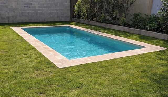 Rent low house with pool