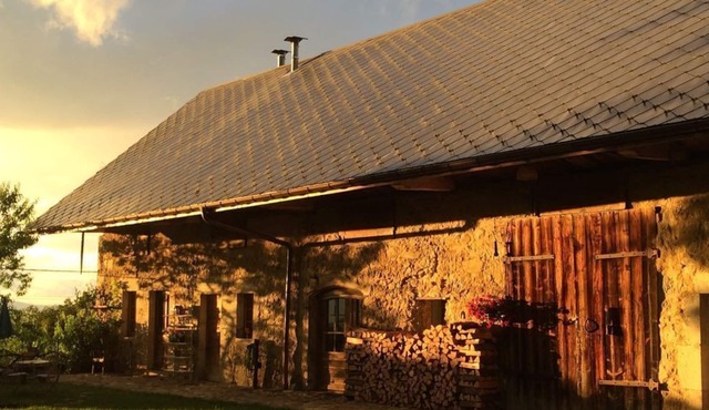Rent two independent apartments in a large renovated farmhouse