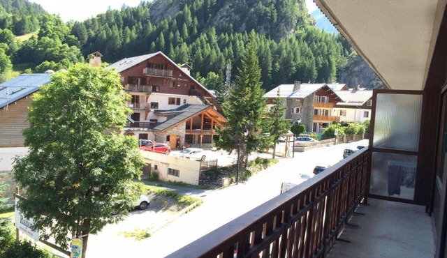 Resort center, 2nd floor, view mountain, balcony, parking, 39m², Valloire
