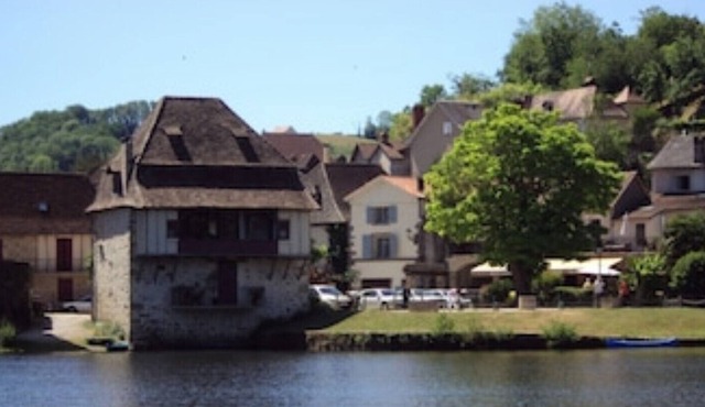 Riverside Apartment ‘Fleurie’ beautiful location overlooking the Dordogne river