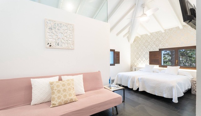 Room 'Blanca' with Mountain View, Wi-Fi and Air Conditioning