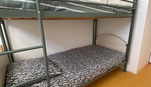 Room with Shared Terrace and Wi-Fi, 10 Minutes from the Sea
