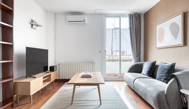 Roomy Antiga Esquerra de l'Eixample 1BR w/Balcony, by Blueground