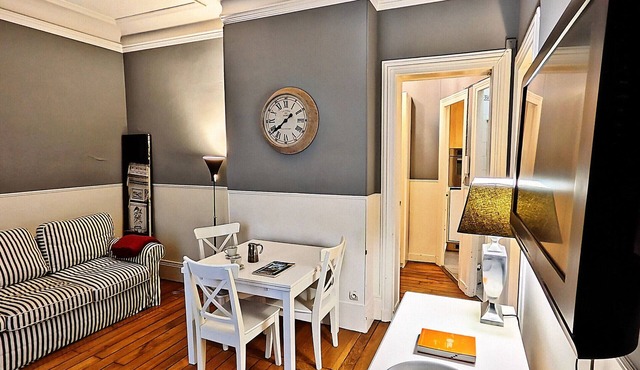 Rue Quentin-Bauchart - Paris 8 - 208075