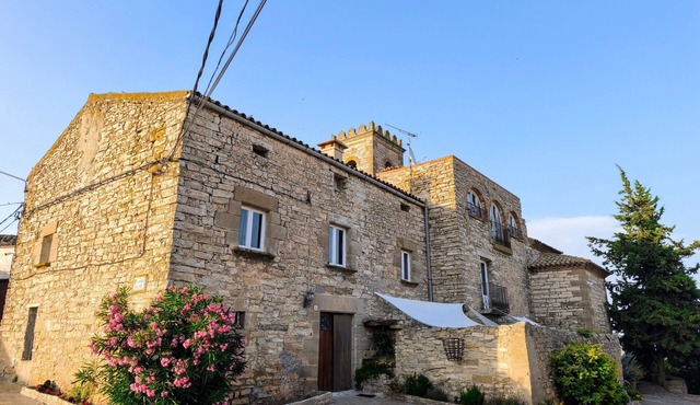 Rural House 'La Rectoria De Vicfred' with Mountain Views, Wi-Fi and Air Conditioning