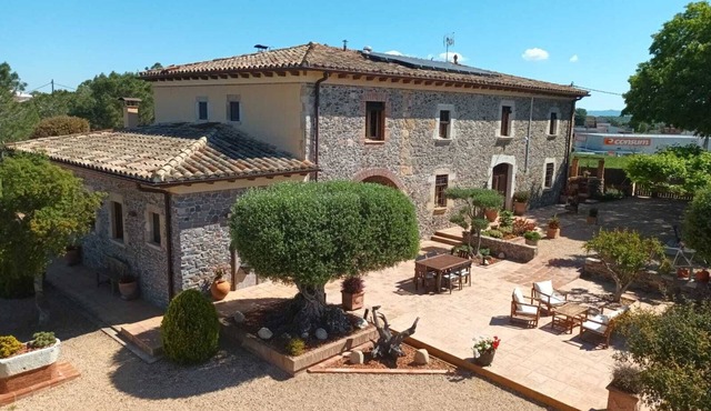 RUSTIC FARMHOUSE IDEAL FOR FAMILIES WITH PRIVATE POOL AND GREAT GARDEN