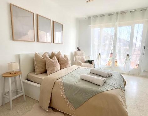 Sea View Studio with Balcony, Near Italy & Monaco