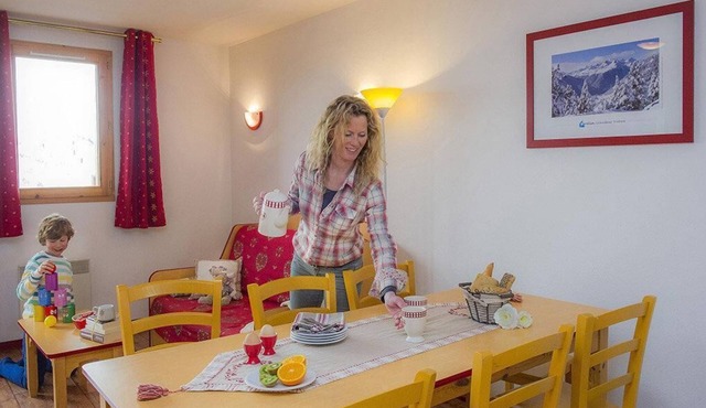 Ski-in/ski-out & foot of the slopes, swimming pool, sauna, terrace, balcony, parking, tv, 30-35m²