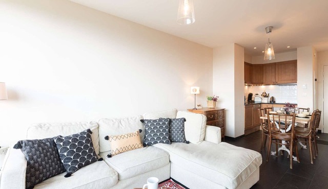 Ski-in/Ski-out apartment with heated pool and parking