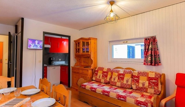 Ski-In/Ski-Out Apartment in Val Thorens - 5 Guests, Well-Equipped, Quiet Area