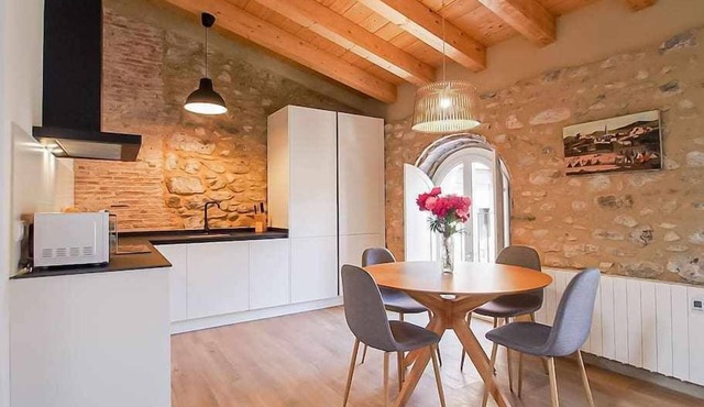 Sleep and Stay Besalú Iglesia Atico with terrace