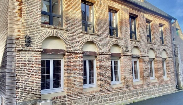 Small townhouse in a rural seaside setting (10-minute walk to shops and the beach)