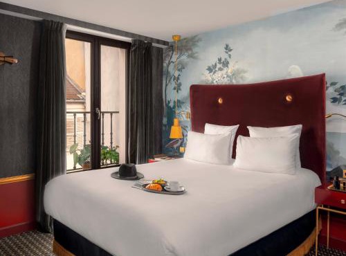 Snob Hotel
