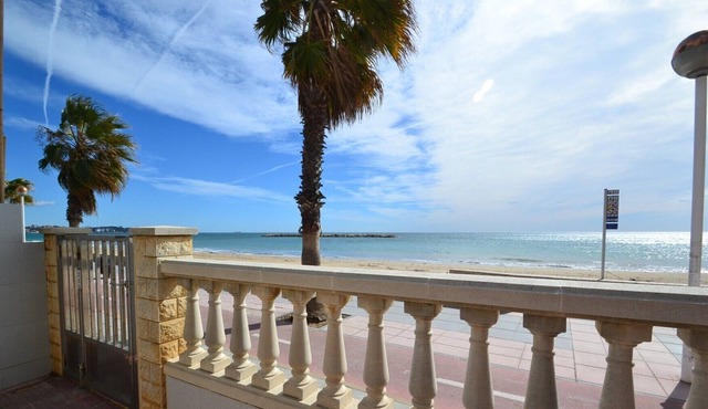 Solirene T2: Beachfront Cambrils Vilafortuny-Pool-Free A/C Free WIFI-2bedrooms