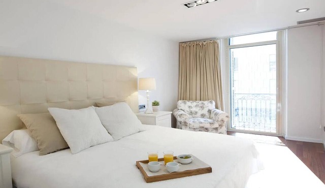 Sophisticated 5-Bedroom Duplex Apartments in Prime Location!