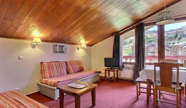 South-facing apartment at slopes, 5 people, balcony