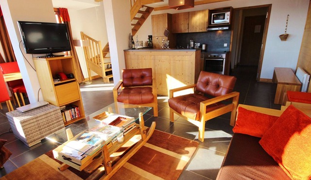 Spacious 4-Room Duplex for 10 with Panoramic View, Pool, and Sauna in Arc 1600