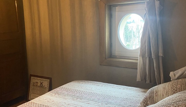 Spacious apartment 100 m2 old, newly redone. Charming.