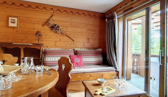 Spacious Apartment near Slopes · Balcony · Parking