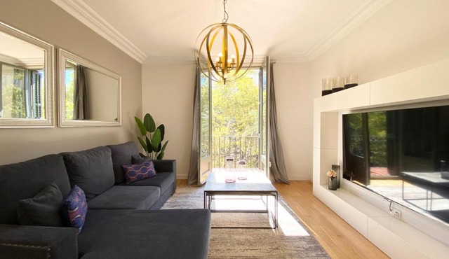 Spacious Elegant on Avenue Diagonal By MyRentalHost