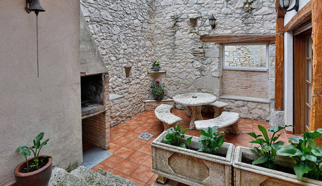 Spacious Country House in Ribera del Duero near Peñafiel Castle