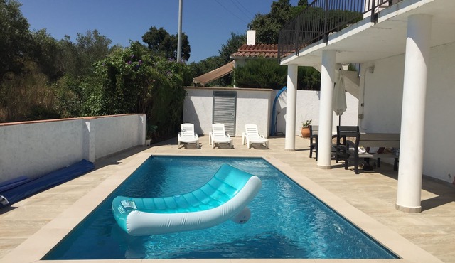 Spacious holiday home with private pool, internet, air conditioning
