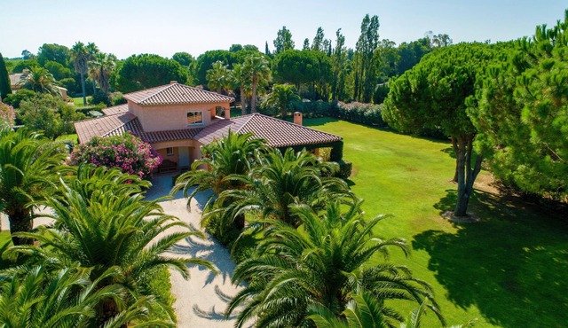 Spacious Mediterranean villa near the sea
