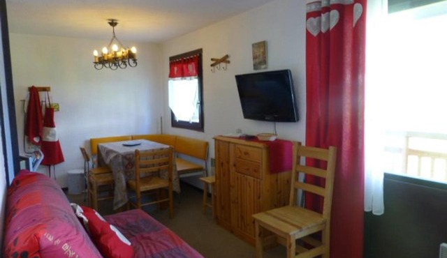 Studio 4 pers, coeur station, prox pistes, balcon, animaux OK, TV, cuisine équipée, casier à skis - FR-1-405-41