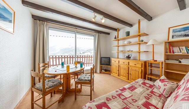 Studio for 5, ski-in/ski-out, central location