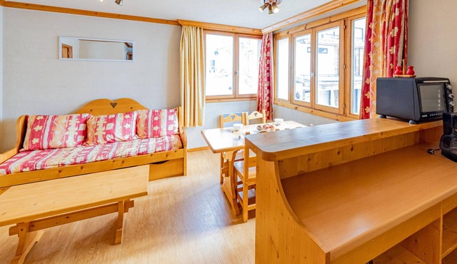 Studio for 4 in resort, on the slopes