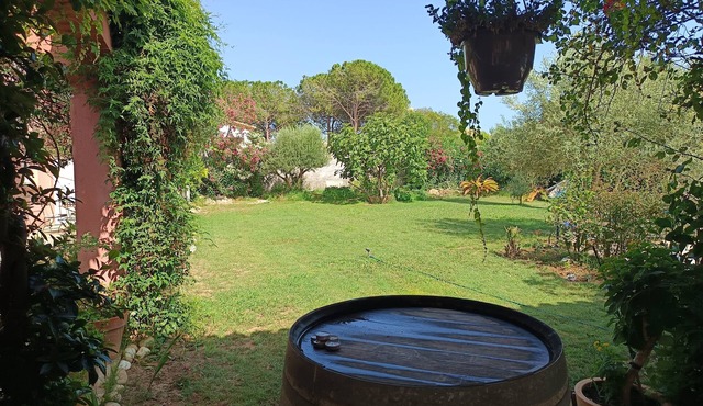 Studio 4 km from the sea swimming pool and garden Bicycle available for hiking