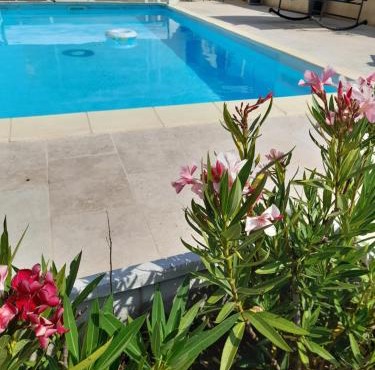 Studio sympa avec parking privé, piscine et clim