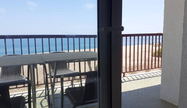 Suitur apartment front line sea and beach view