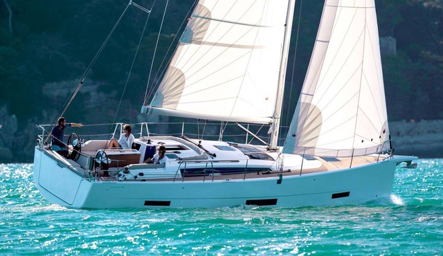Sun-Kissed Sailing Adventure to Viejo Puerto