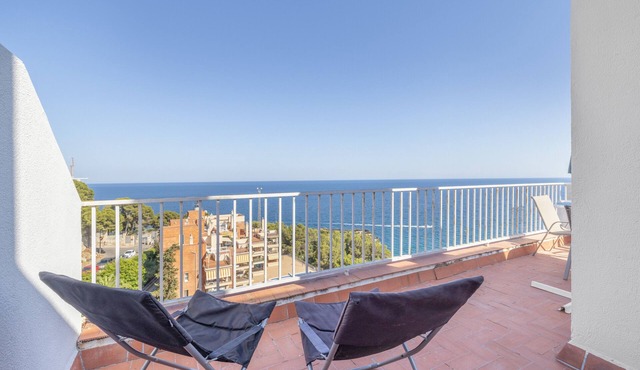 SunAndBed Penthouse Faro – Spectacular Sea Views, Pool, Sports Court