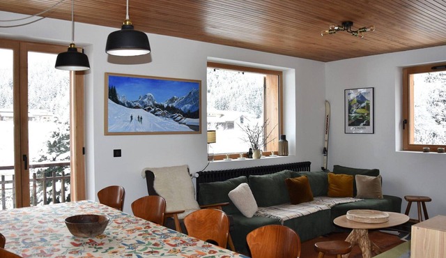 Sunny chalet with balcony and wood stove