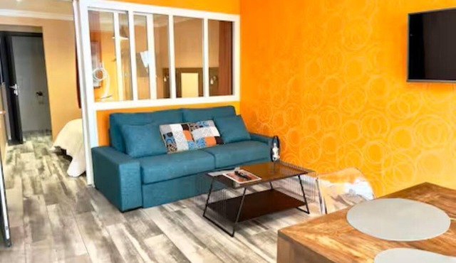 Sunny dreams 50 metres from the beach and town center