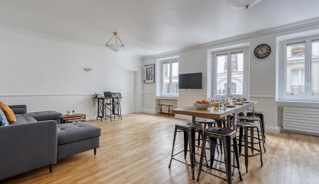 Superb Large and New 4bds Flat - Heart of Paris 10