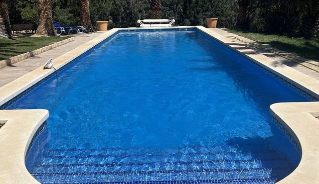 Superb villa for 16 people with swimming pool, tennis court, 3 km from the beach.