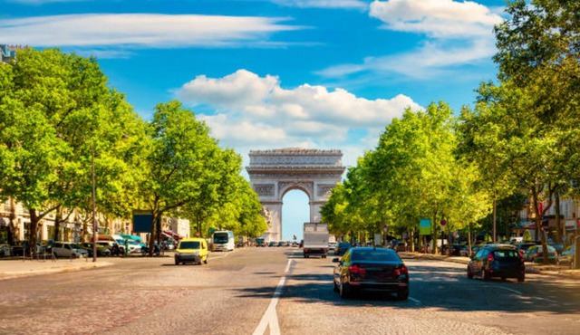 Superior Room With Aircon In Champs Elysees