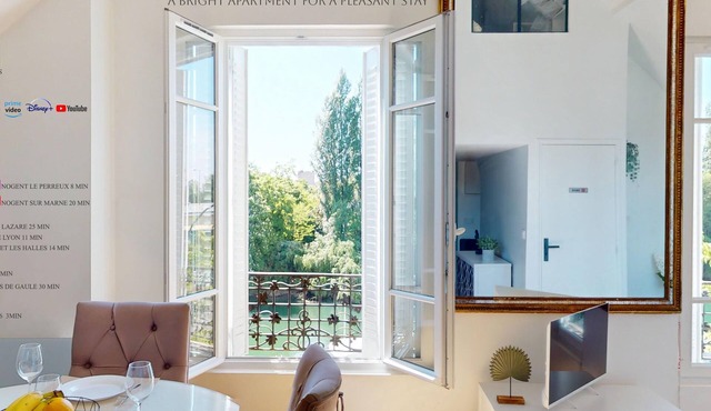 T3 apartment overlooking the Marne in Nogent sur Marne near Paris & Disney
