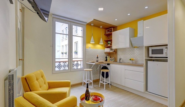 TBS 250 - Superb studio in Montorgeuil district