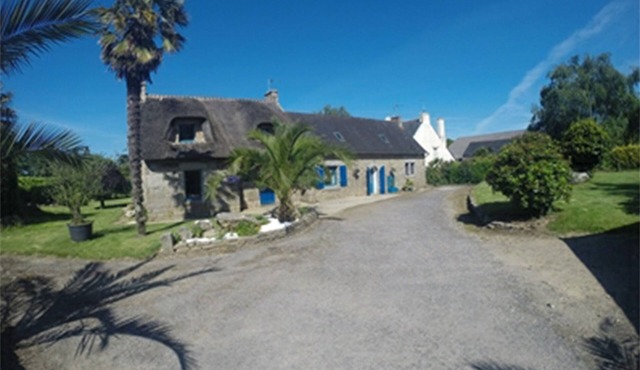 Thatched house in Concarneau 5km from the beach