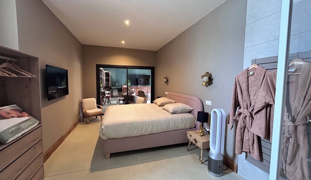 The Colonial House, a Luxury Suite