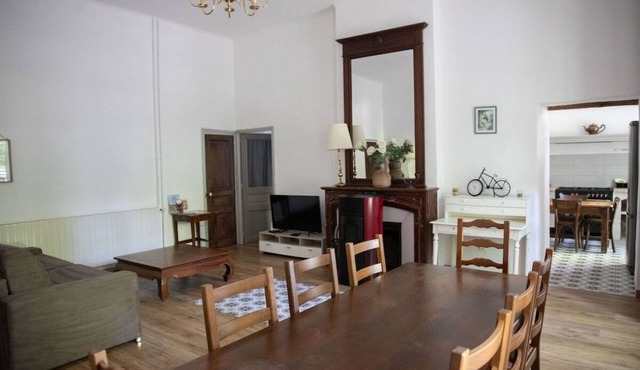 The Main Down - Apartment with pool view